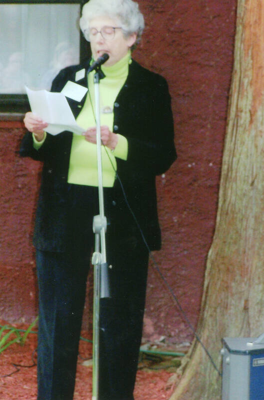 Arden Craft Shop Museum opening Sally Hamburger speaking on the history of the Arden Archives, October 24, 2004, ACSM02540.